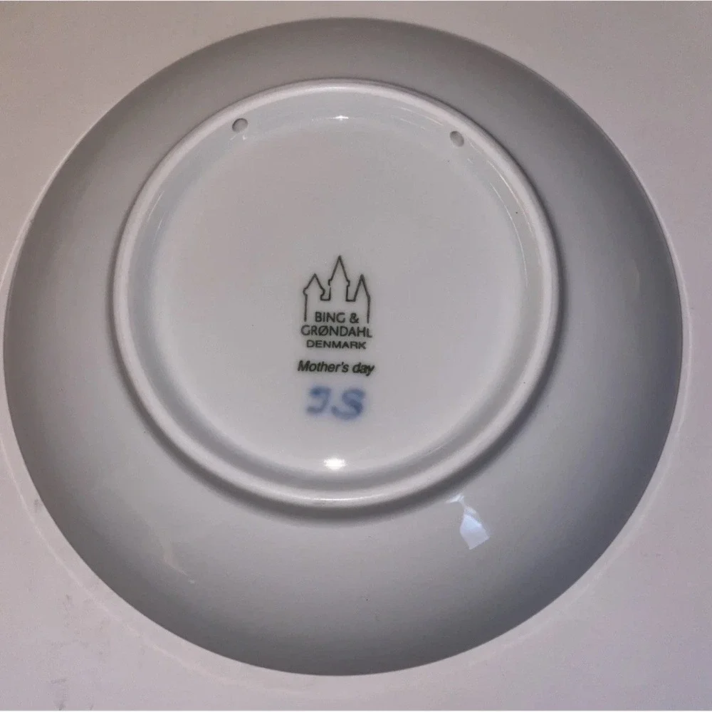 Bing & Grondahl Denmark Mother's Day 2011 Tiger & Cubs Plate